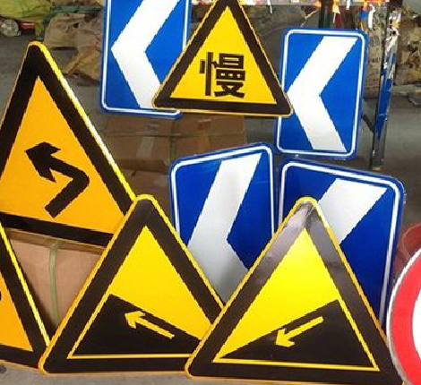 临沧标识标牌中颜色的确定是很重要的。